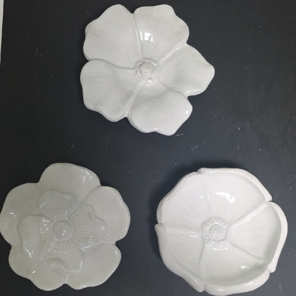 Elegant White Ceramic Flower Dishes